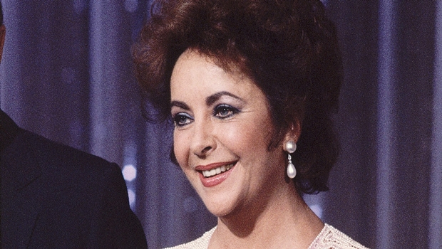 oldukten-sonra-bile-para-kazanan-unluler-elizabeth-taylor